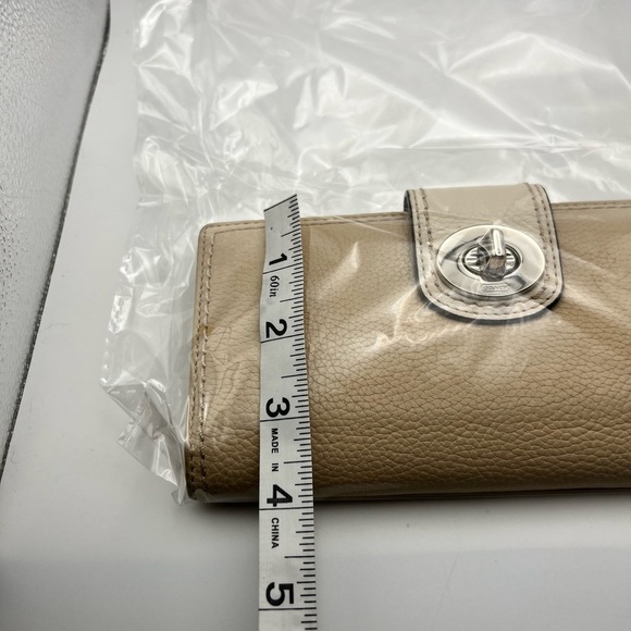 Coach Chanel Cream Leather Wallet - Picture 8 of 8